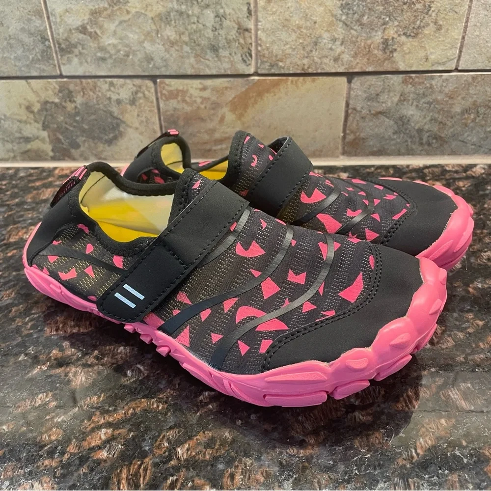 Kids Water Shoes Size 5 Black and Pink Lightweight